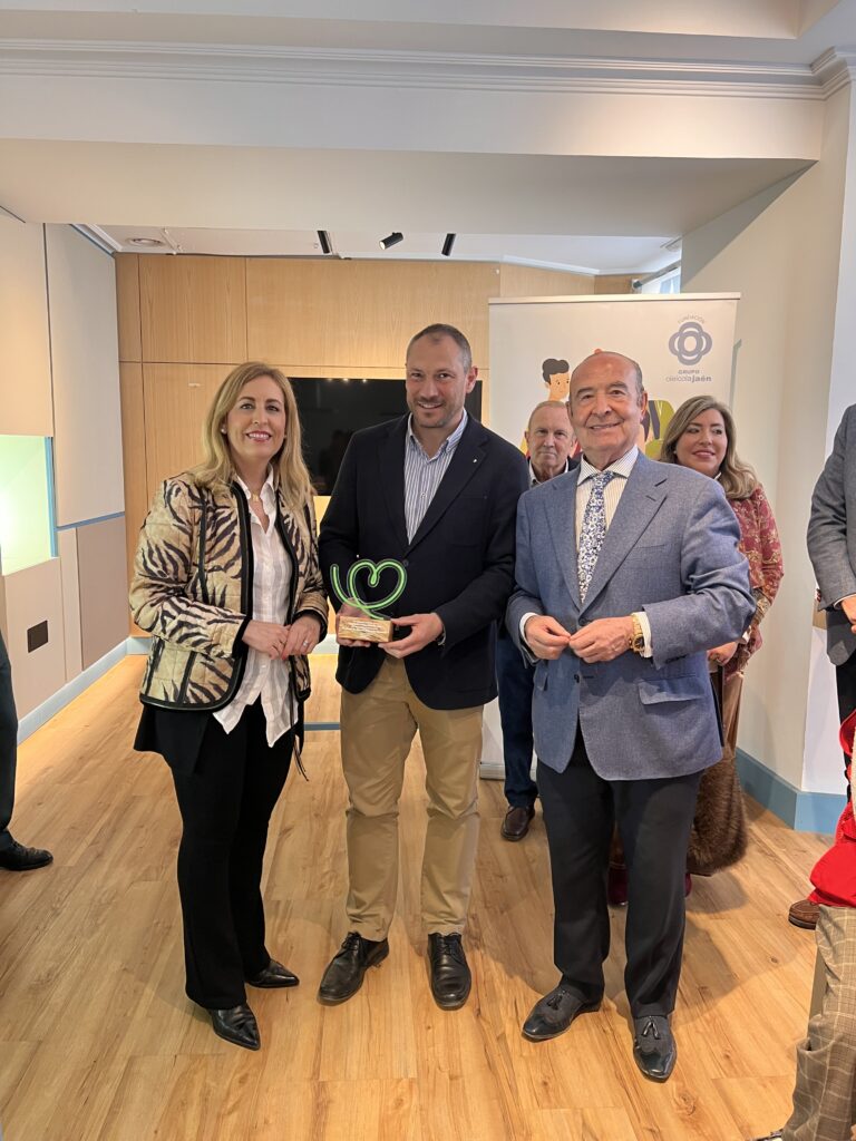 Entrega de cheques fundacion oleicola jaen duque de ahumada